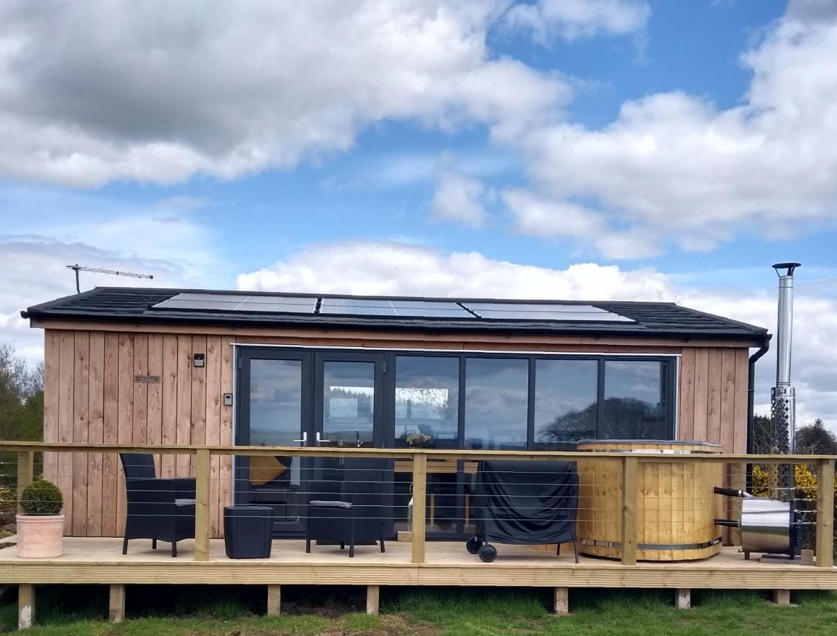 Cleeves Cabins Ailsa Luxury Lodge With Hot Tub Dalry  Exterior foto